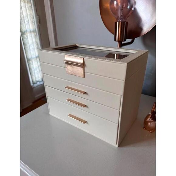 Jewelry box - Picture 2 of 3